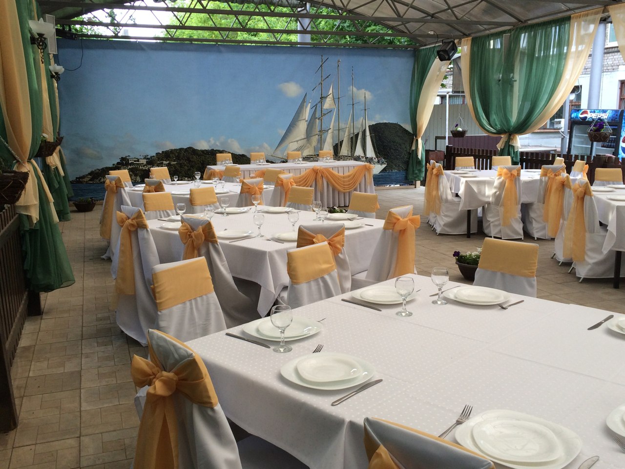 фото оформления Рестораны Капитан на 2 зала и летняя веранда мест Краснодара